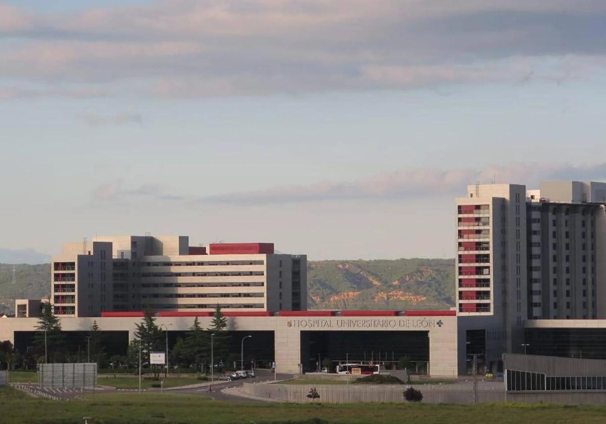 El Hospital de León niega la intención de privatizar «ningún servicio»