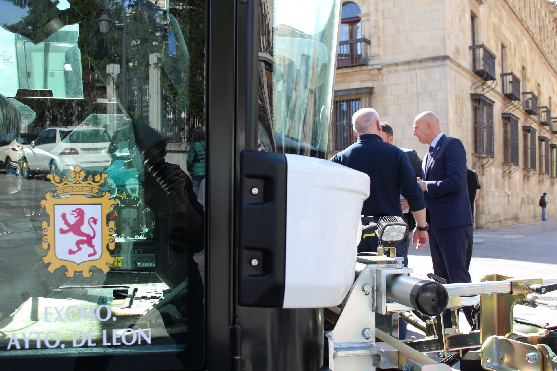 Nuevos vehículos de limpieza para León