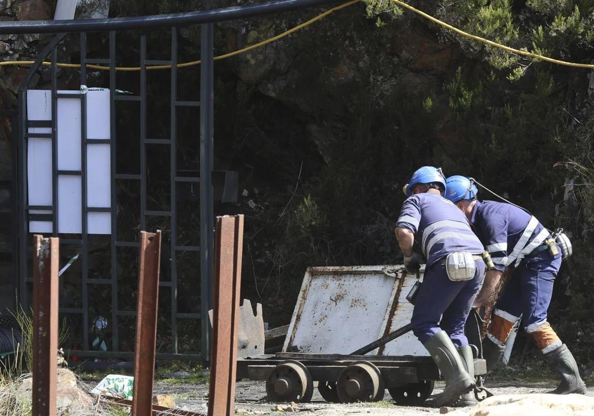 La empresa de Cerredo tenía que presentar más documentación para sacar 60.000 toneladas de mineral