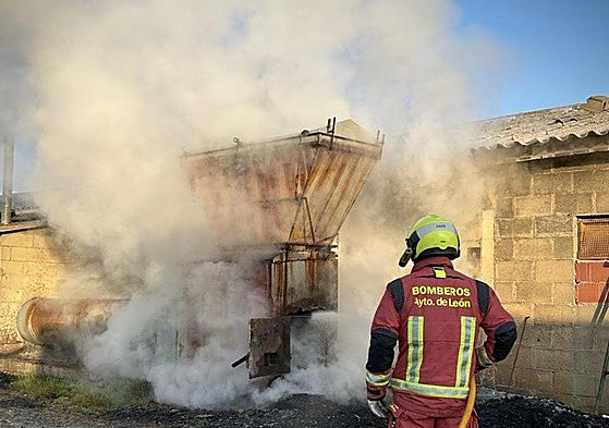 Incendio en una nave avícola de León.