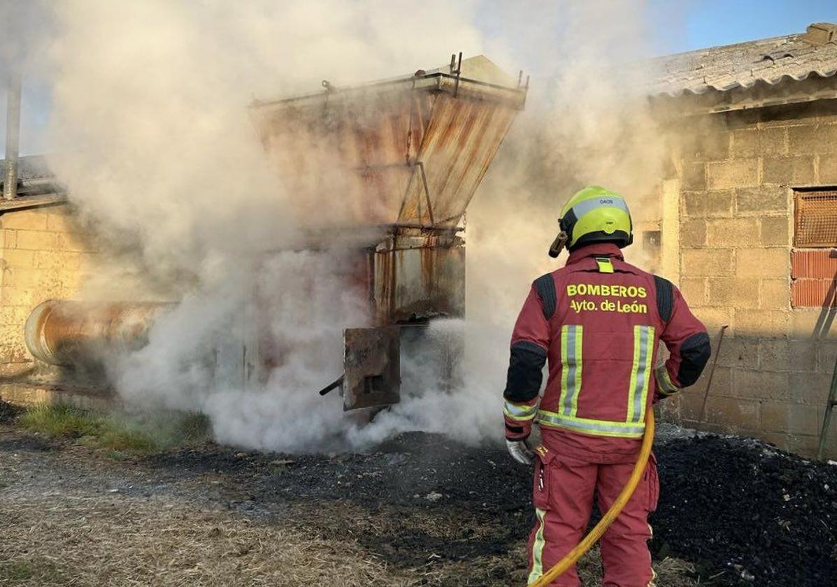 Incendio en una nave avícola de León.