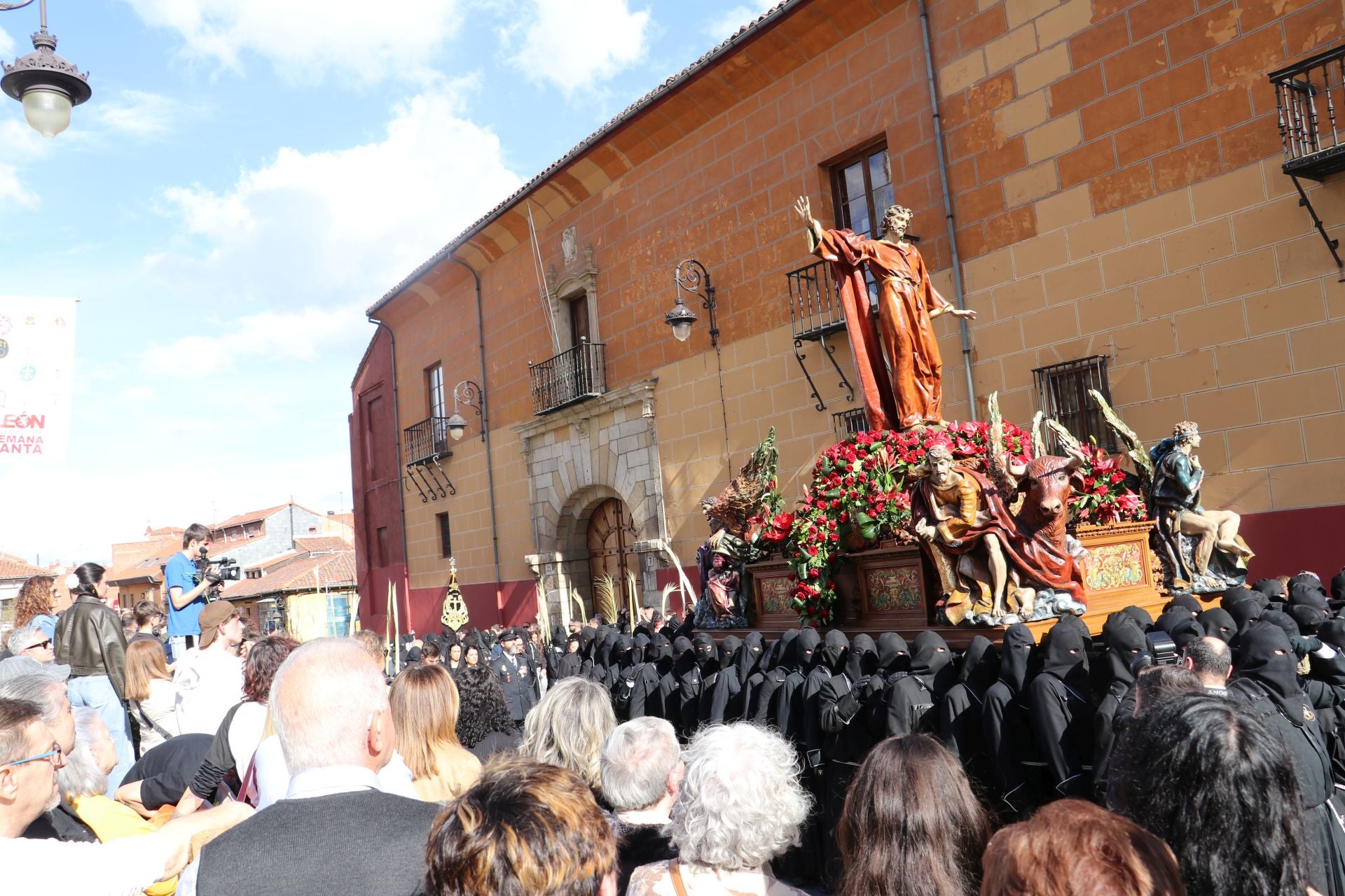 El Gran Poder entra triunfante en León