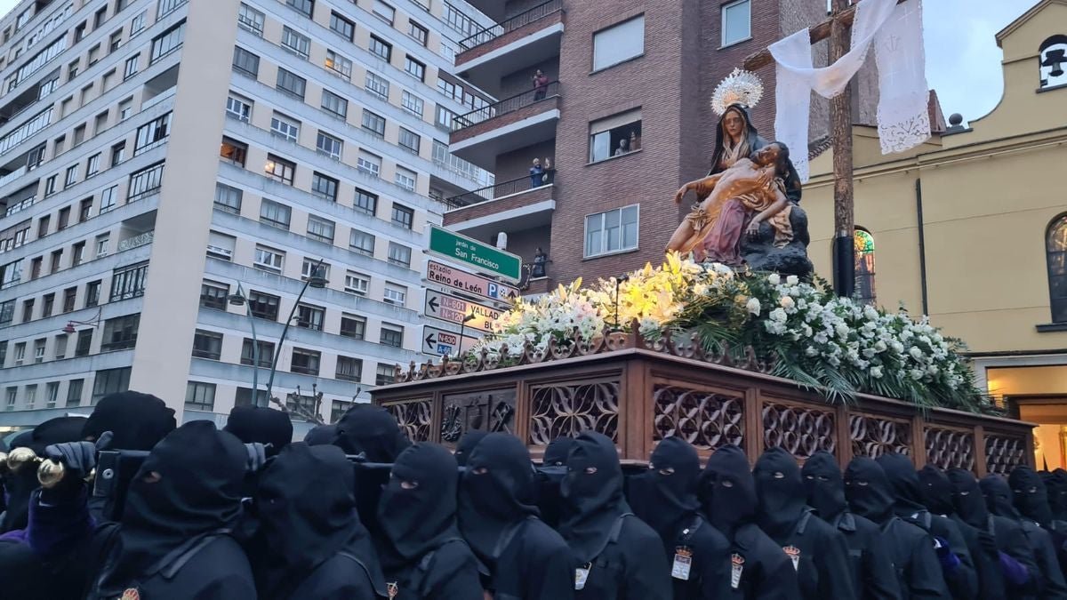 Las imágenes de la procesión de La Pasión en León en el Lunes Santo