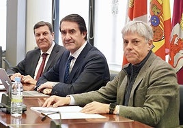 Los consejeros de Medio Ambiente, Vivienda y Ordenación del Territorio, Juan Carlos Suárez-Quiñones, y de Economía y Hacienda, Carlos Fernández Carriedo, se reúnen con los sindicatos de la provincia de León convocantes de las movilizaciones por el futuro de la provincia.