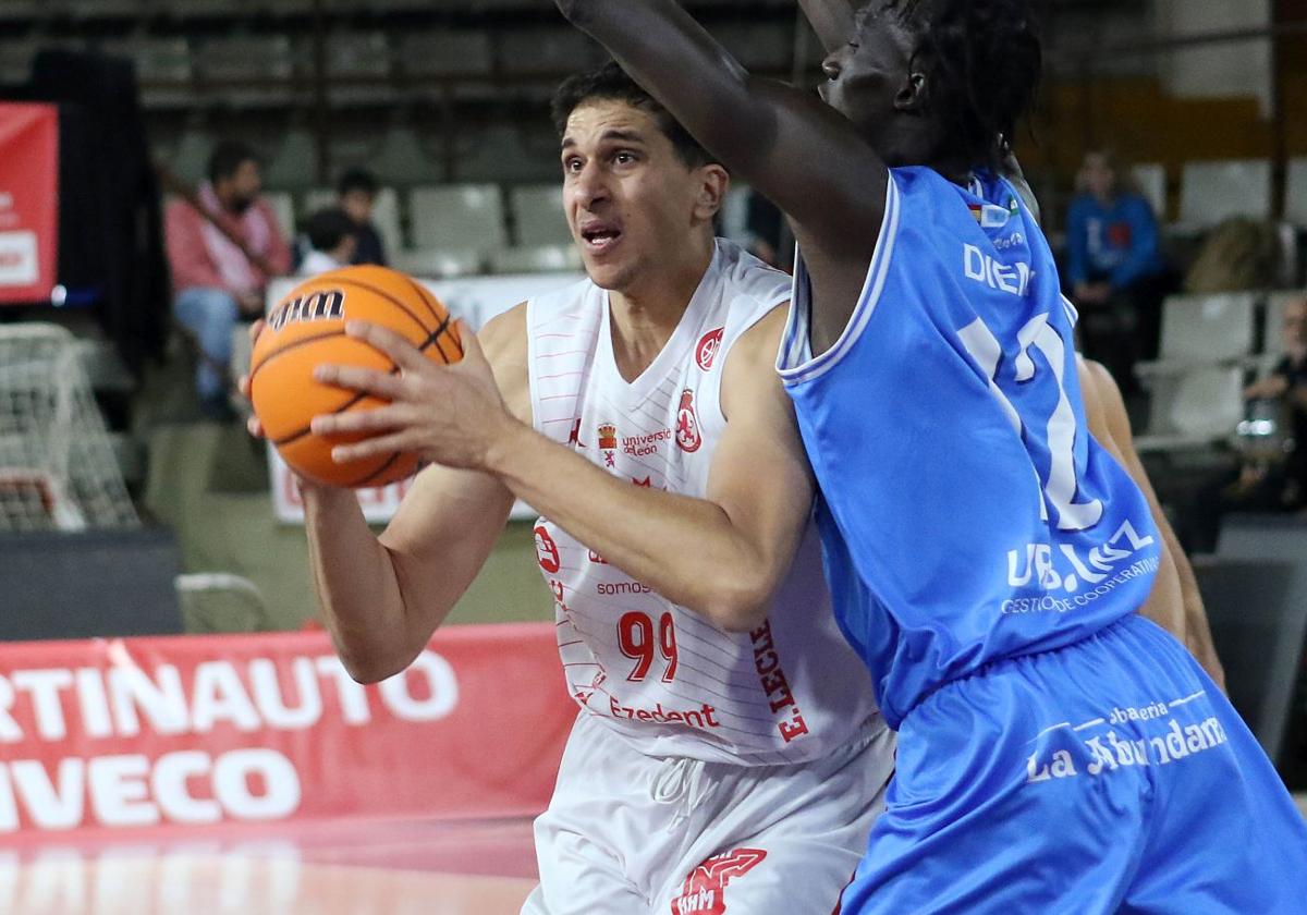 Fares Ochi, en un partido con la Cultural.