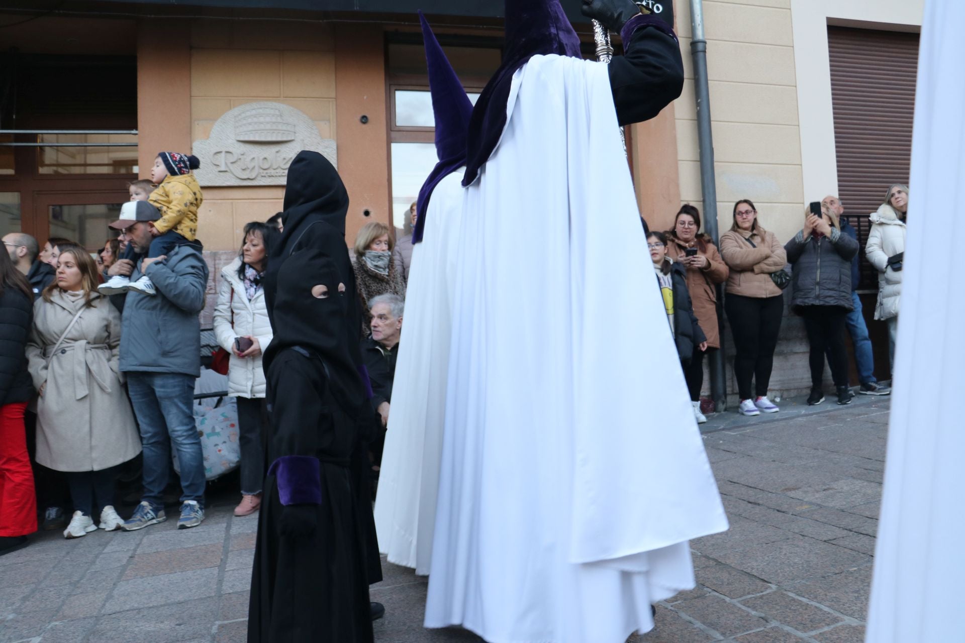 Las imágenes de la procesión de la Virgen de la Amargura en León
