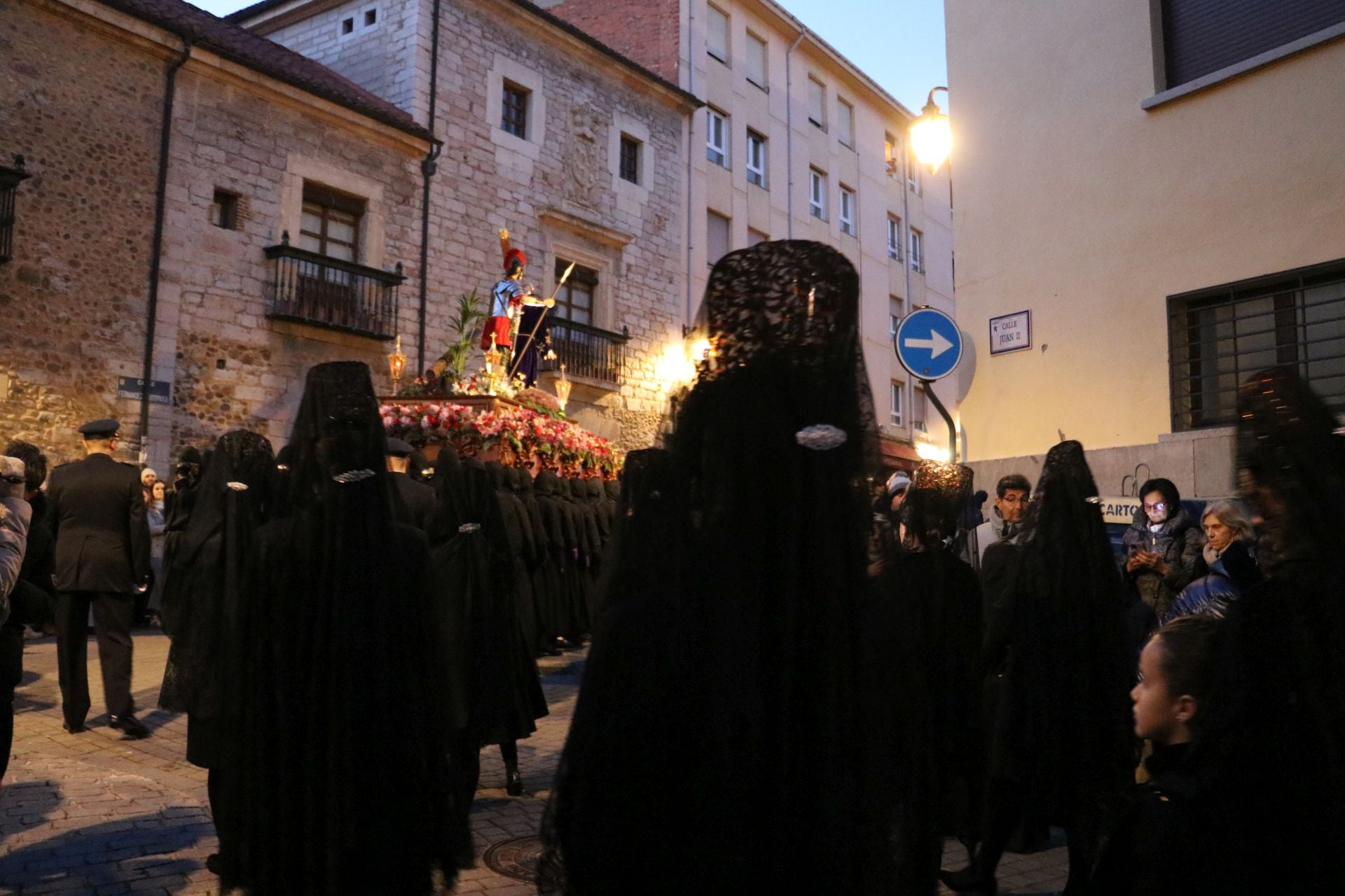 Las imágenes de la procesión de la Virgen de la Amargura en León