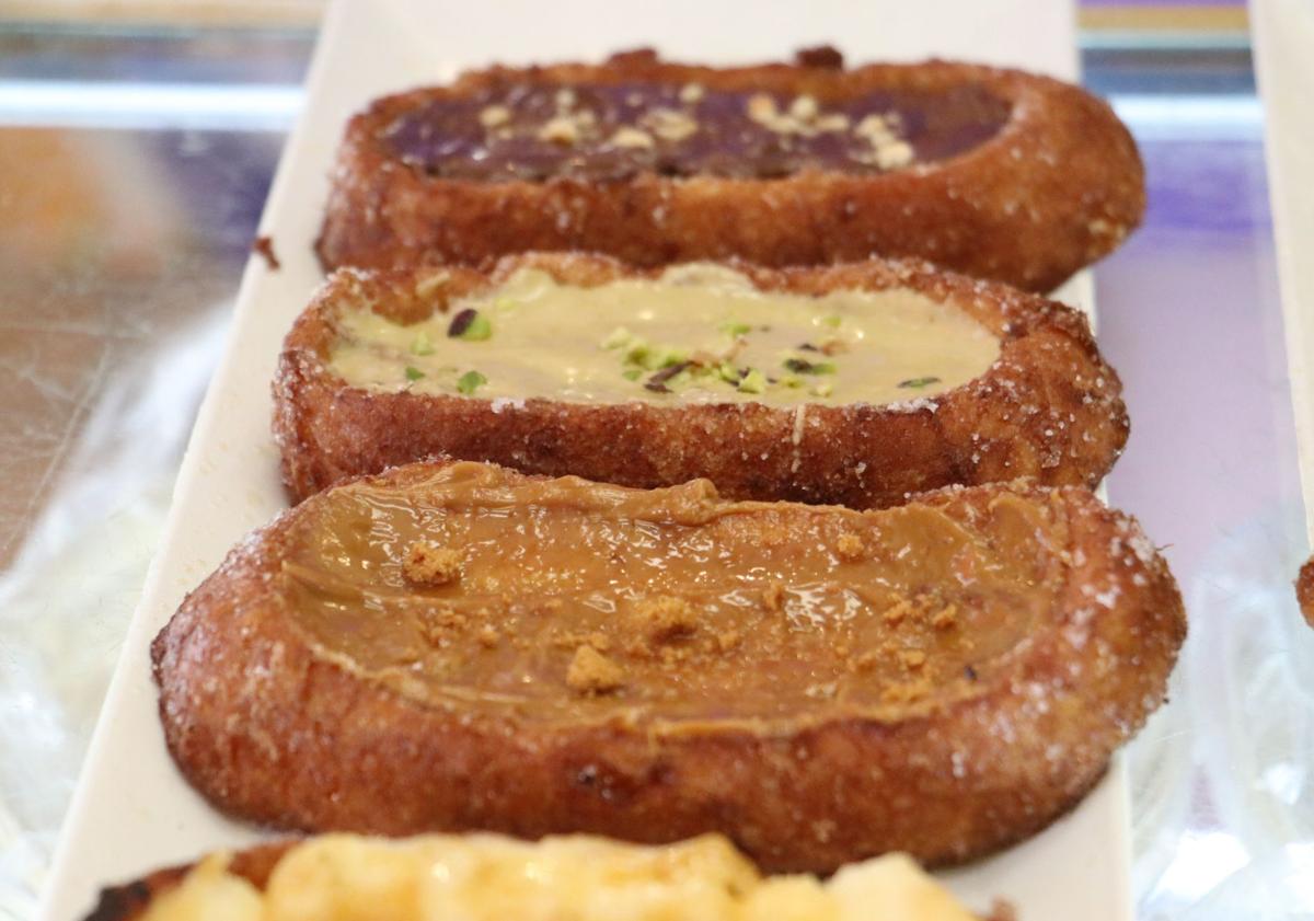 Imagen principal - Imágenes de las torrijas de Horno Cadenas.