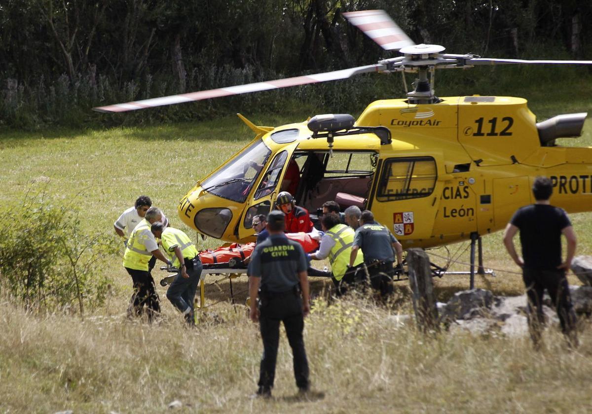Un fallecido y un herido grave al despeñarse en una ruta en León