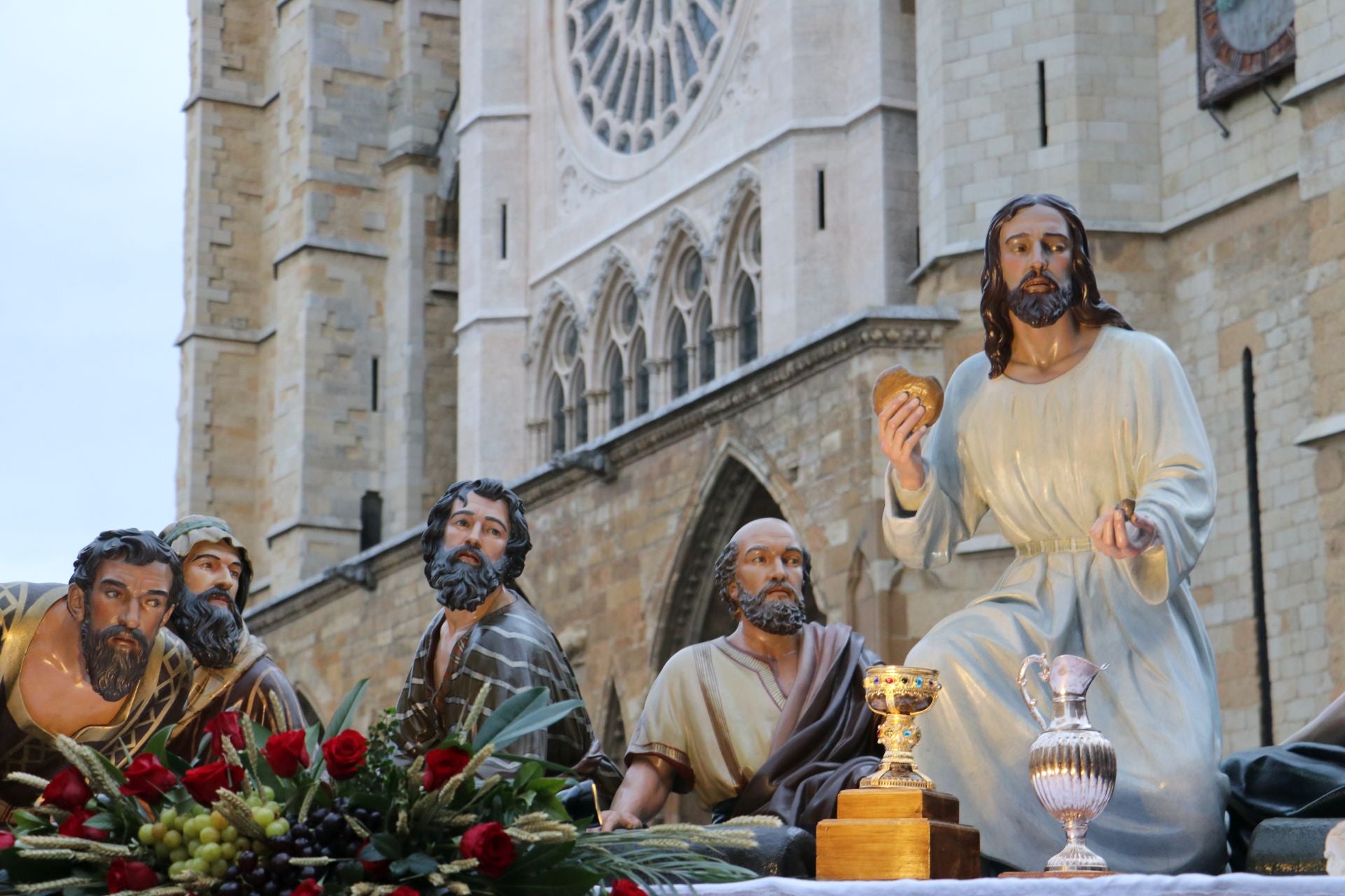 Las imágenes de la procesión de la Sagrada Cena