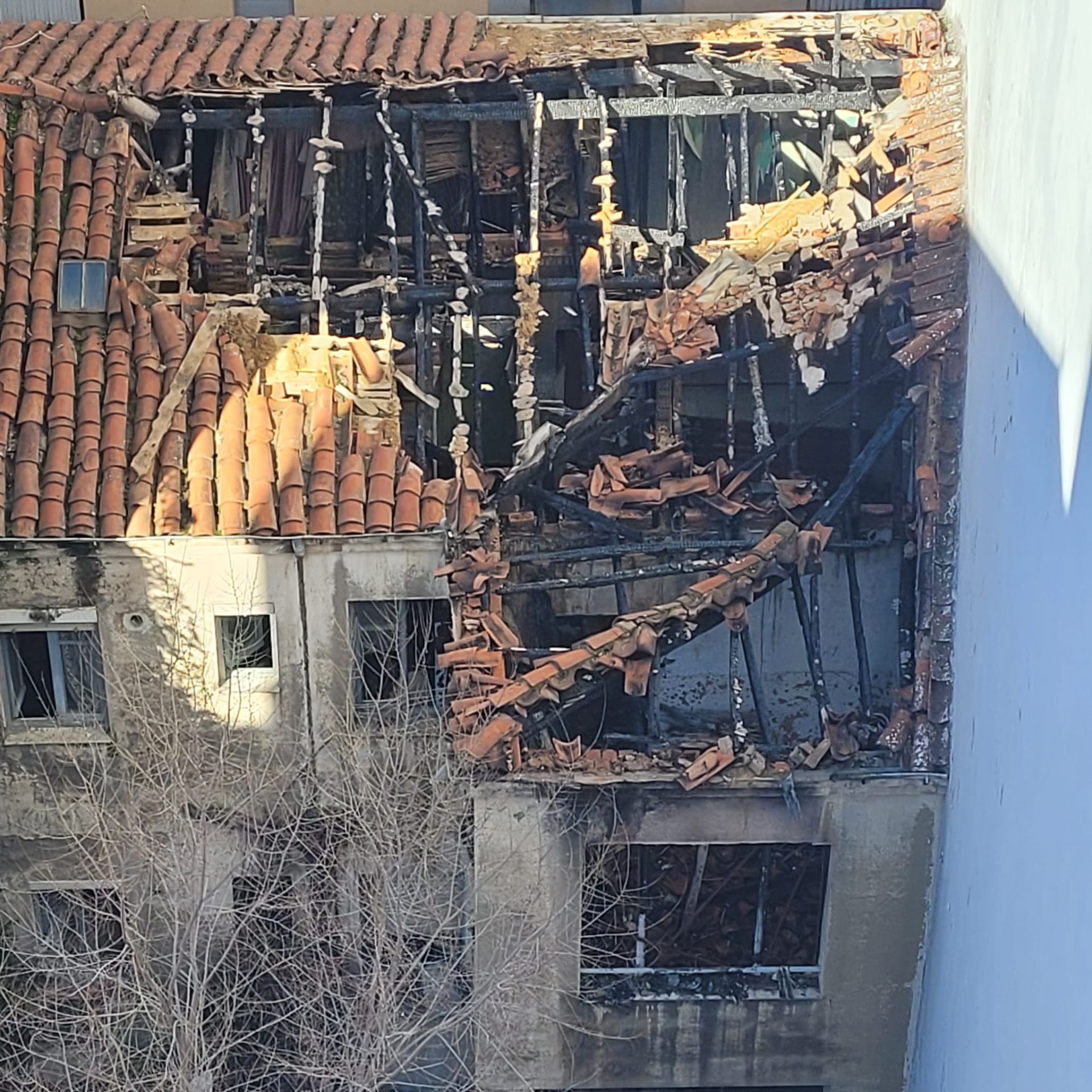 El estado «ruinoso» del número 19 de Santa Engracia, en imágenes