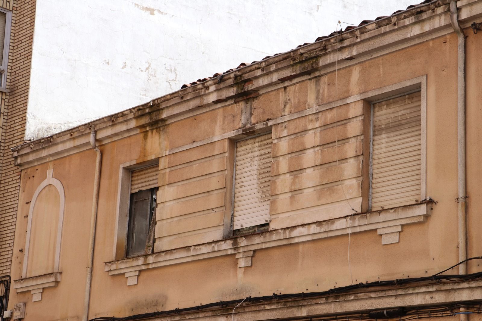El estado «ruinoso» del número 19 de Santa Engracia, en imágenes