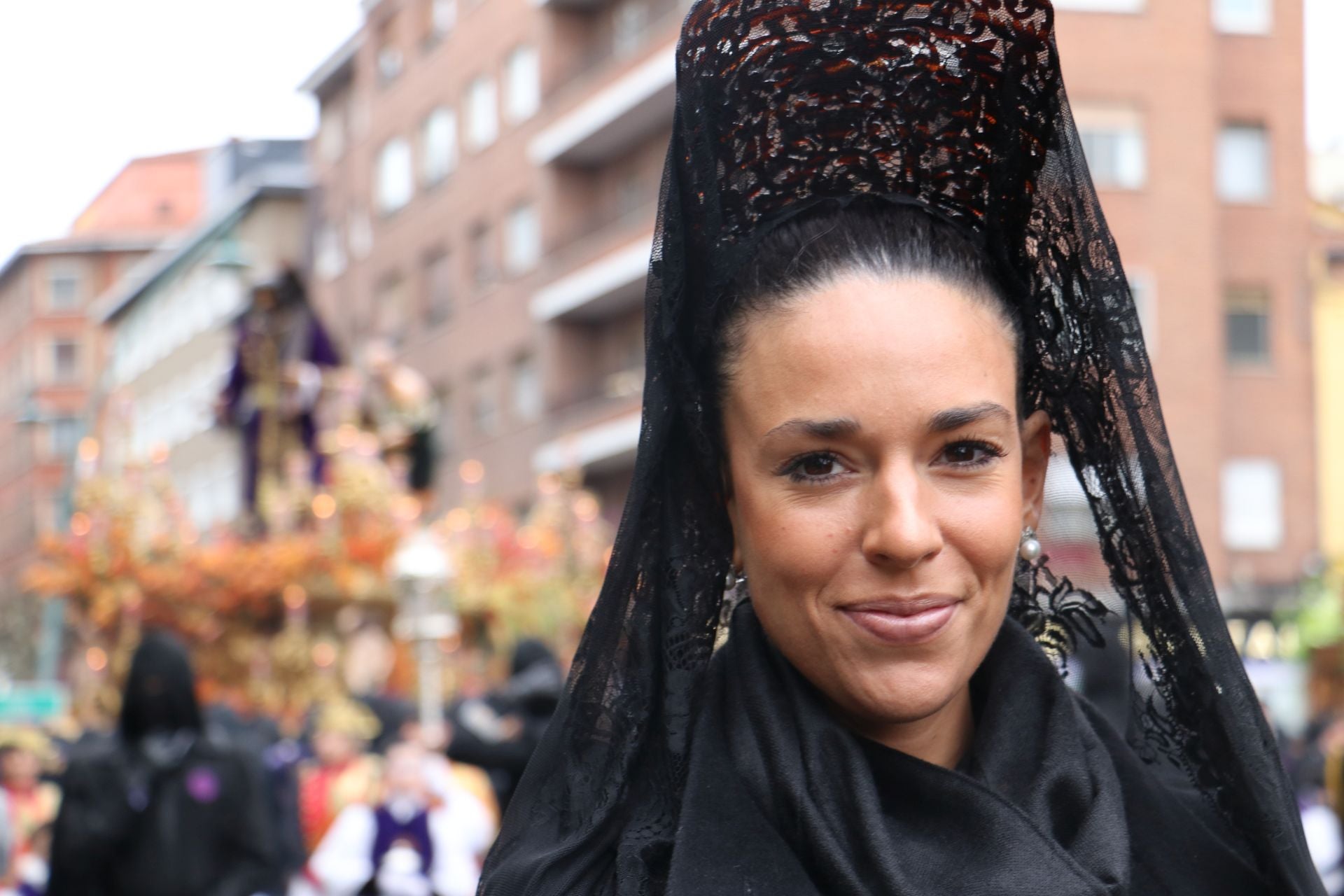 Las imágenes de la salida y procesión de Los Pasos en León