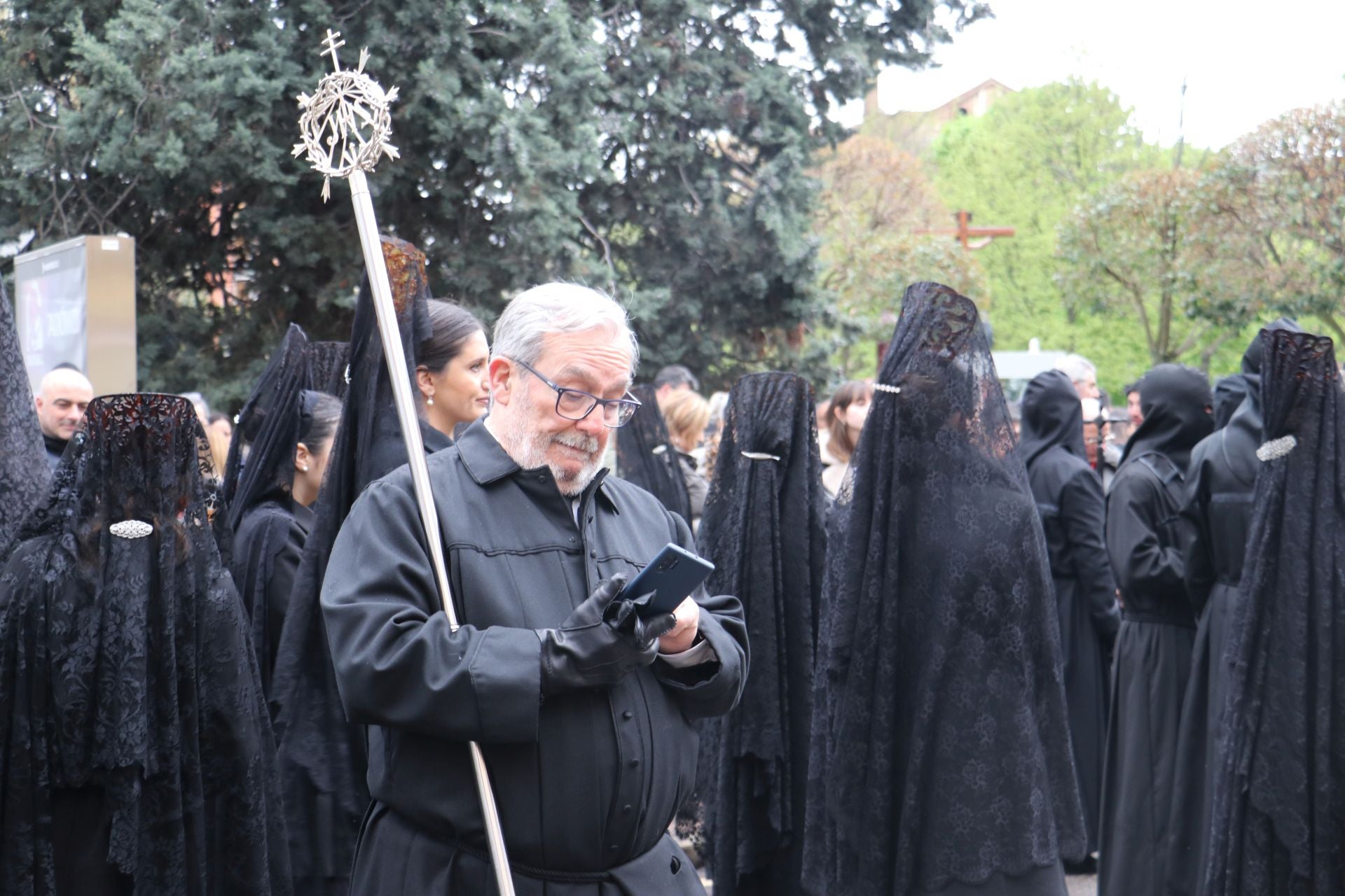 Las imágenes de la salida y procesión de Los Pasos en León