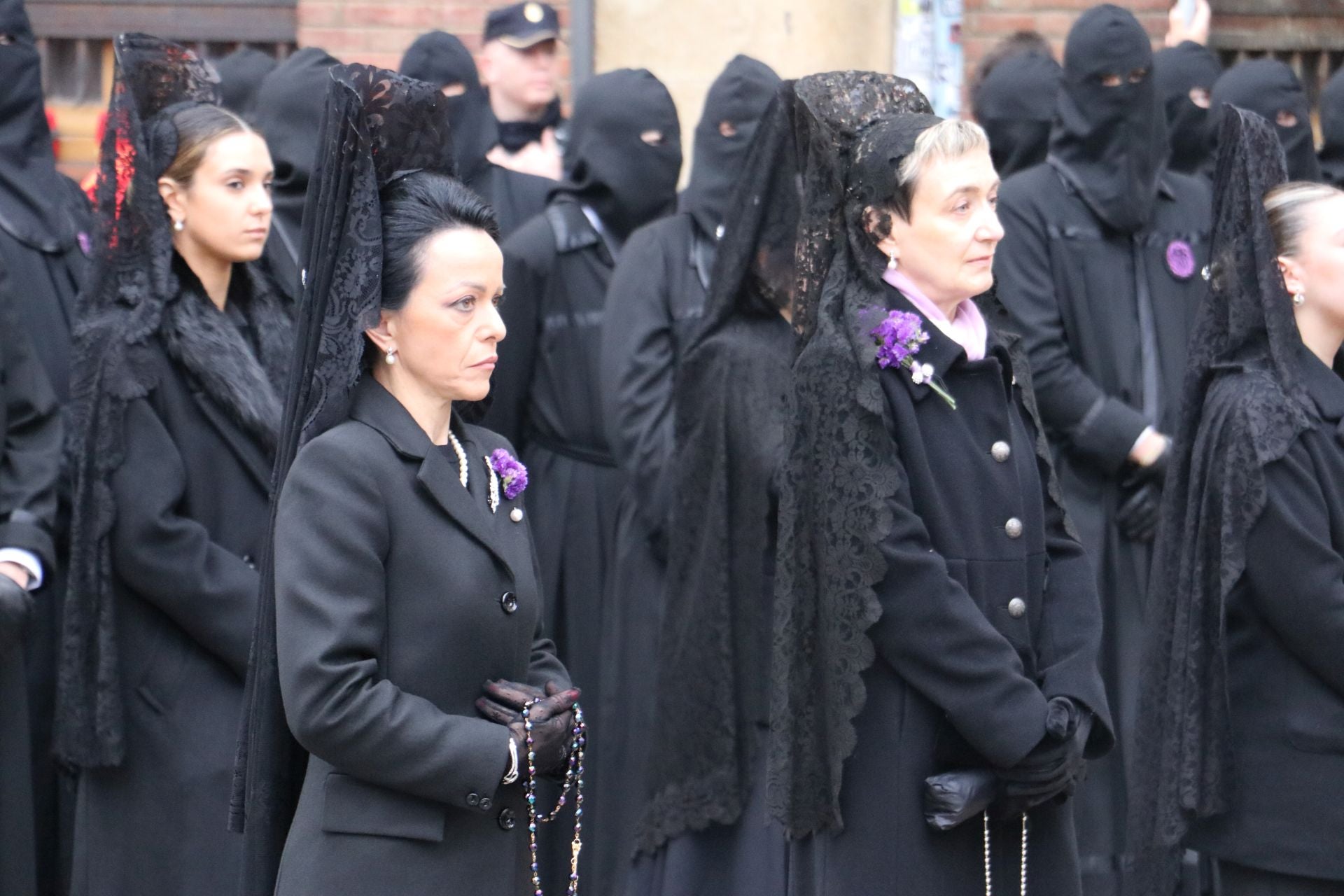 Las imágenes de la salida y procesión de Los Pasos en León