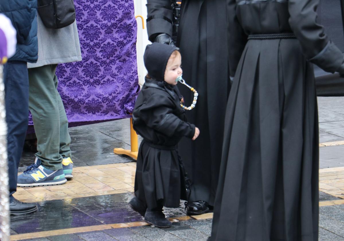 Las imágenes de la salida y procesión de Los Pasos en León