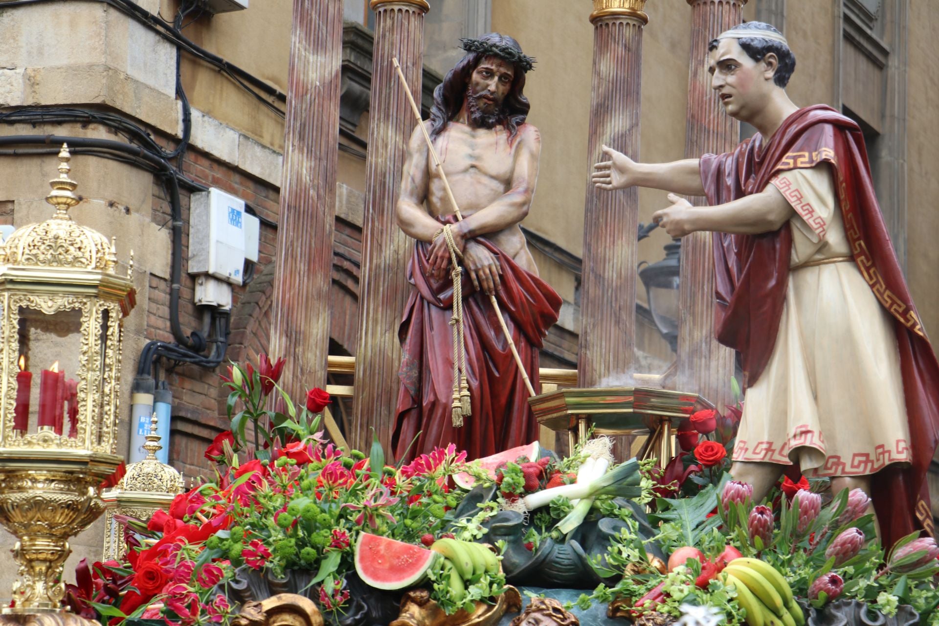 Las imágenes de la salida y procesión de Los Pasos en León