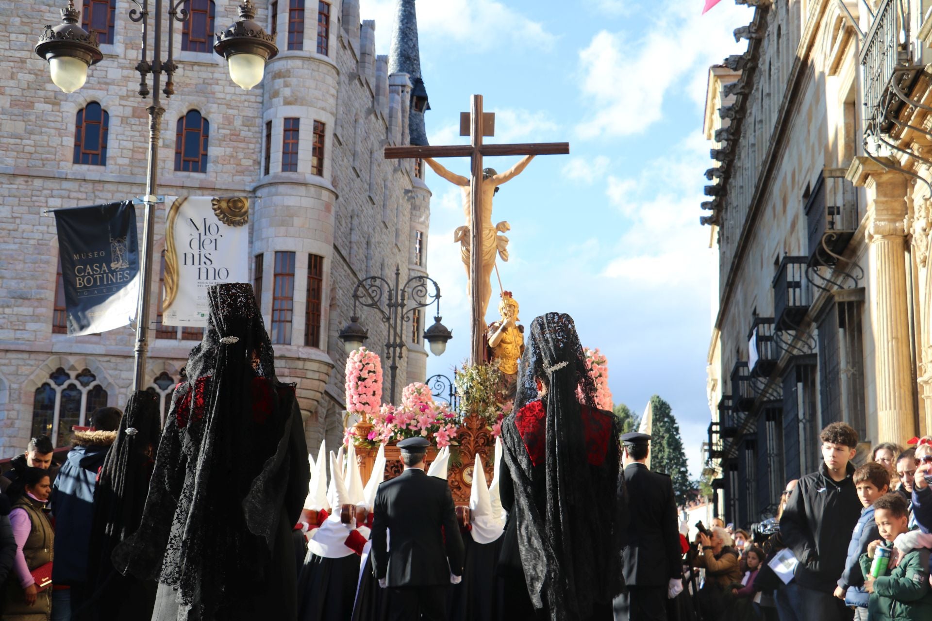 Las imágenes de la procesión de las Siete Palabras en León