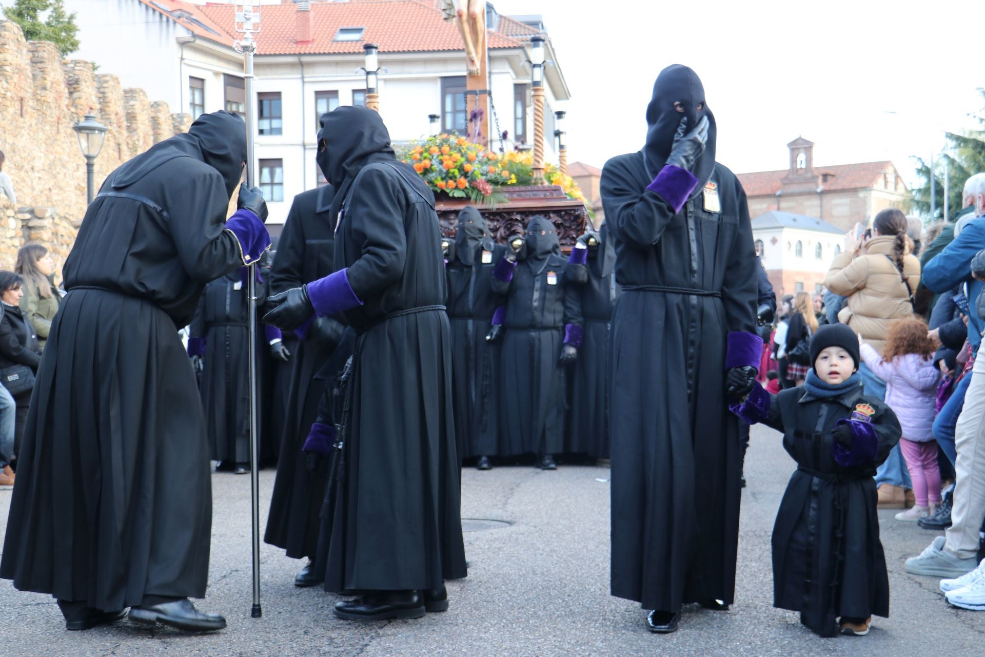 Las mejores imágenes de la procesión del Santo Entierro de Minerva