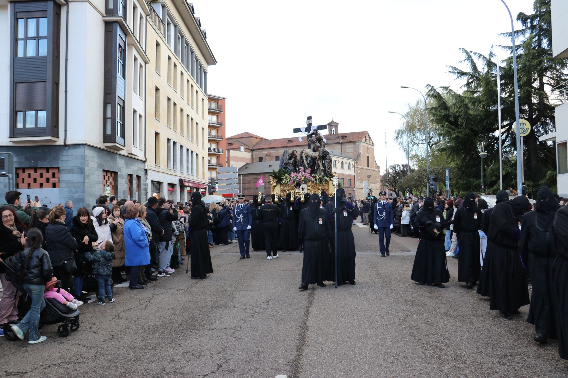 Las mejores imágenes de la procesión del Santo Entierro de Minerva