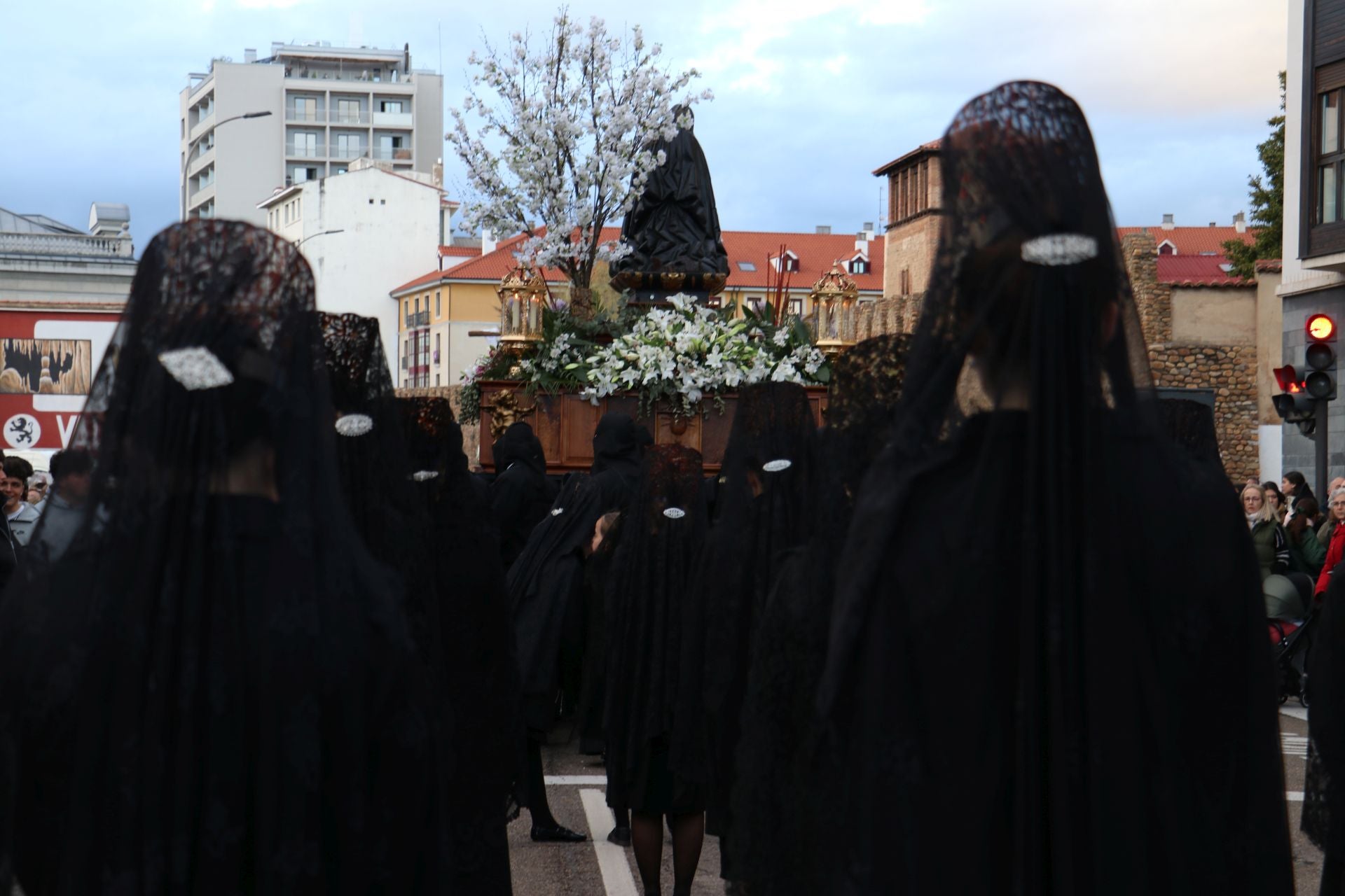 Las mejores imágenes de la procesión del Santo Entierro de Minerva