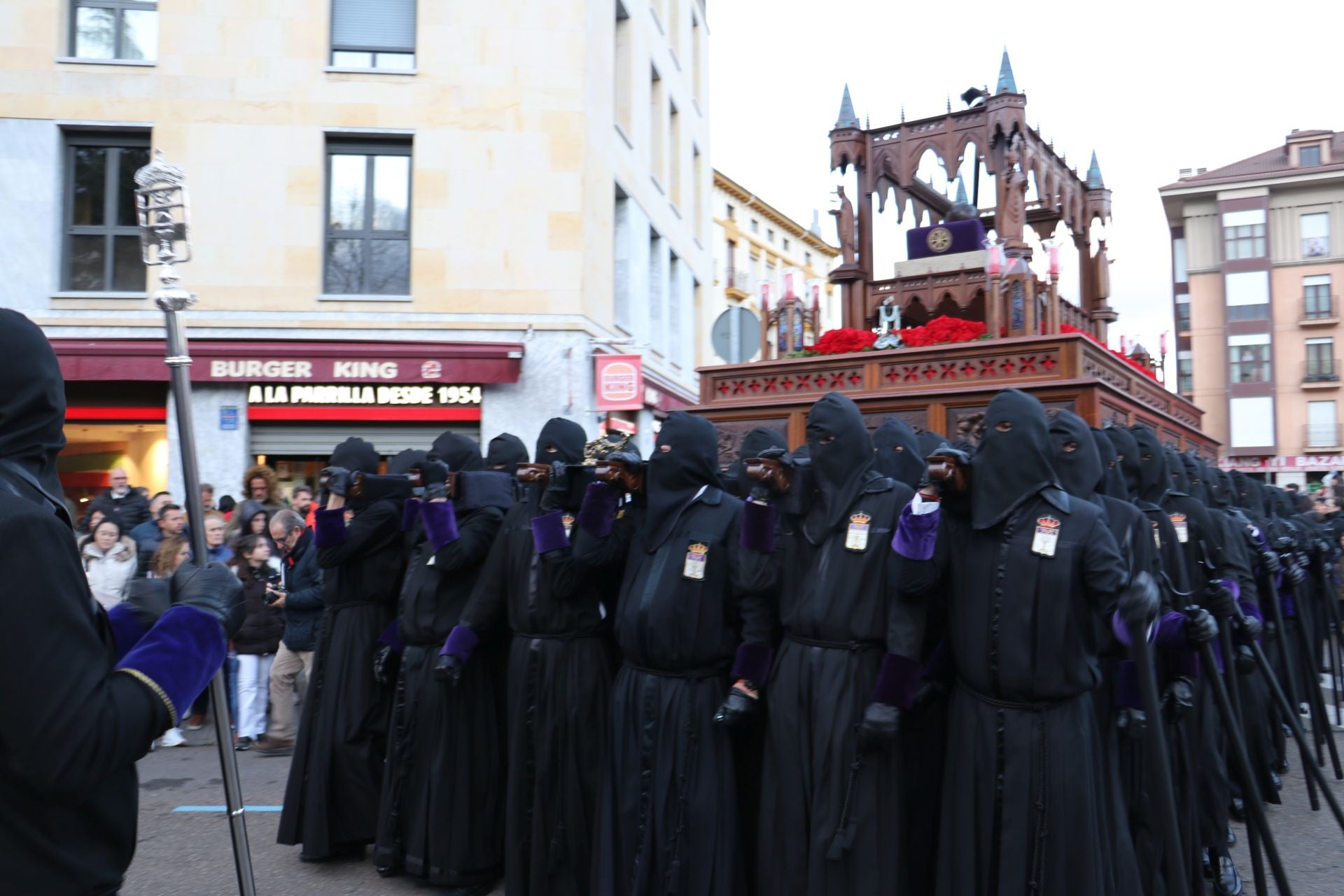 Las mejores imágenes de la procesión del Santo Entierro de Minerva