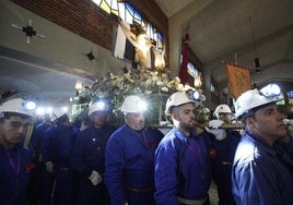 Procesión del Cristo de los Mineros en Caboalles de Abajo