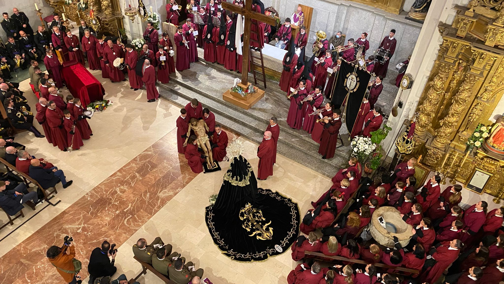 Las imágenes del acto del Desenclavo el Sábado Santo en León