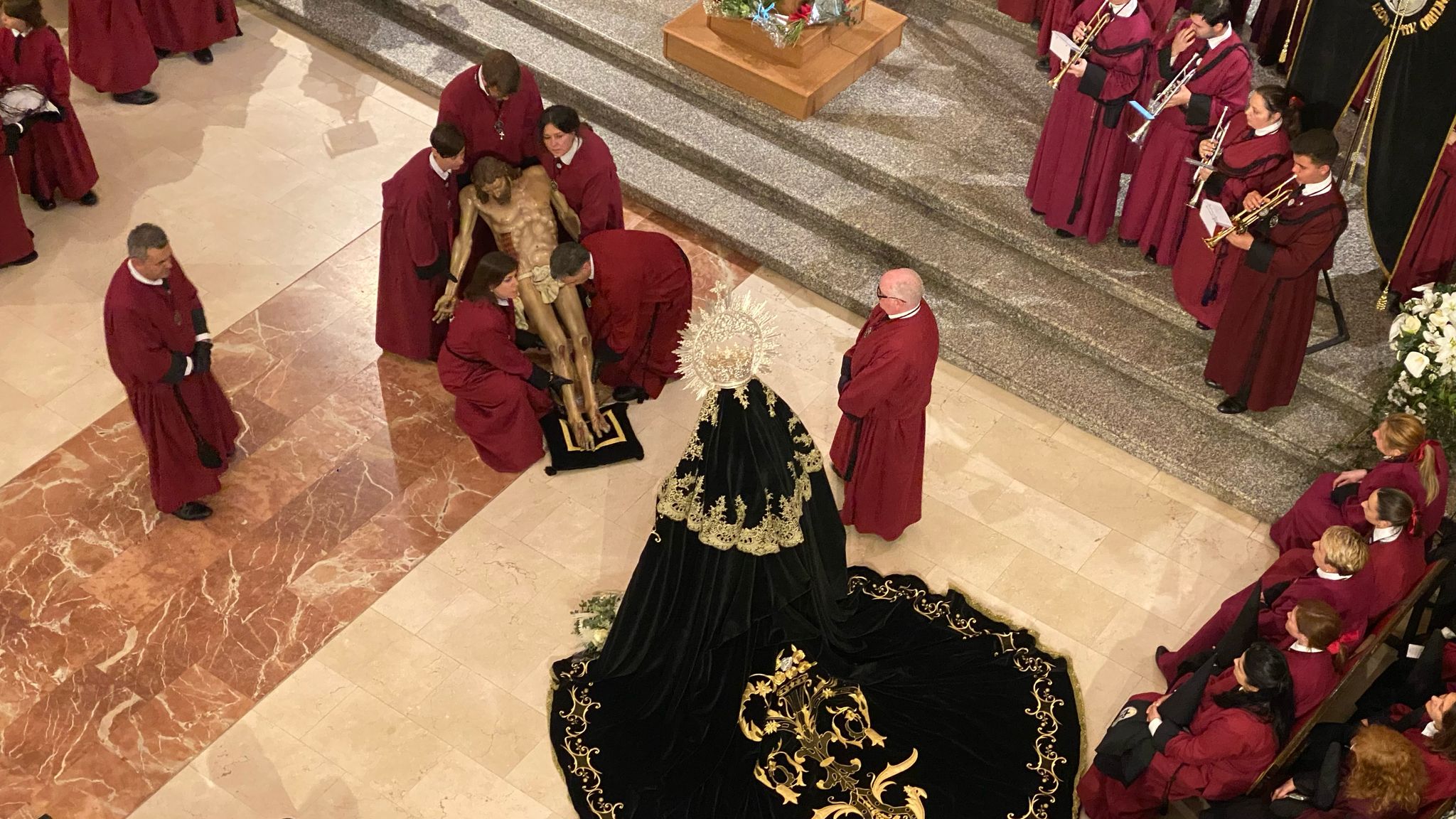 Las imágenes del acto del Desenclavo el Sábado Santo en León