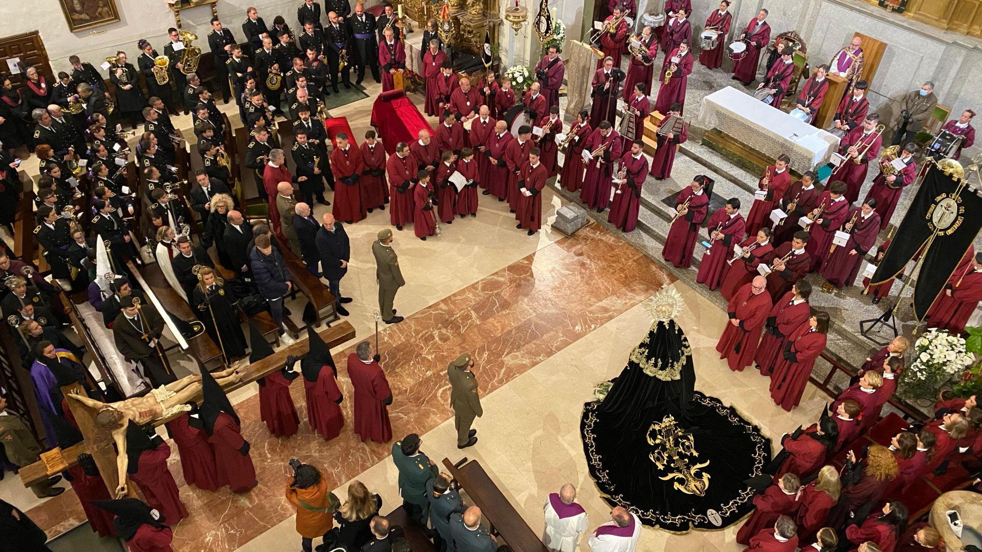 Las imágenes del acto del Desenclavo el Sábado Santo en León