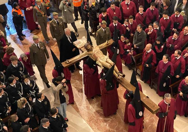 Las imágenes del acto del Desenclavo el Sábado Santo en León.