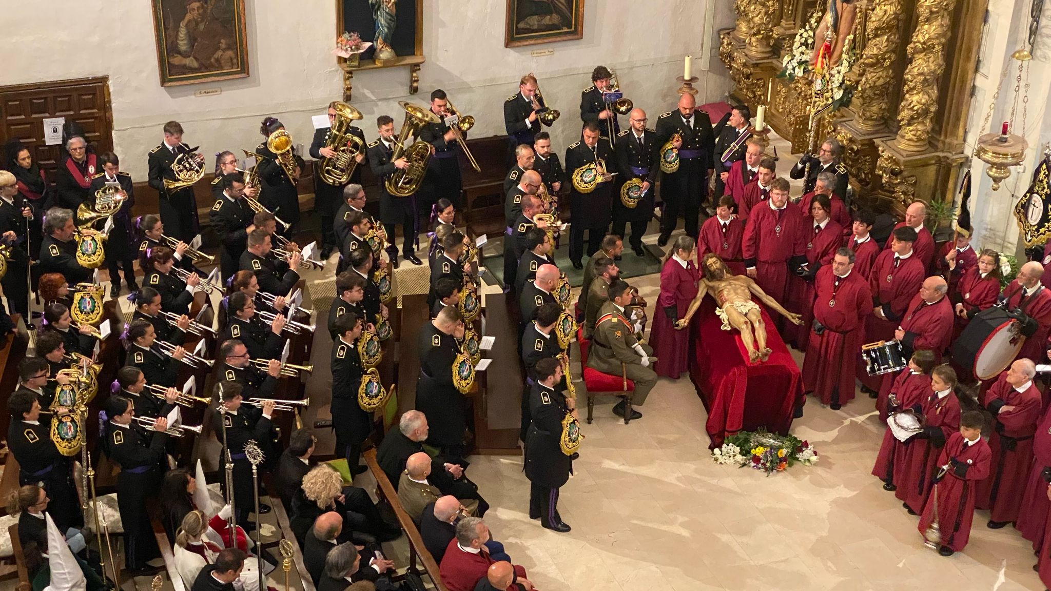 Las imágenes del acto del Desenclavo el Sábado Santo en León