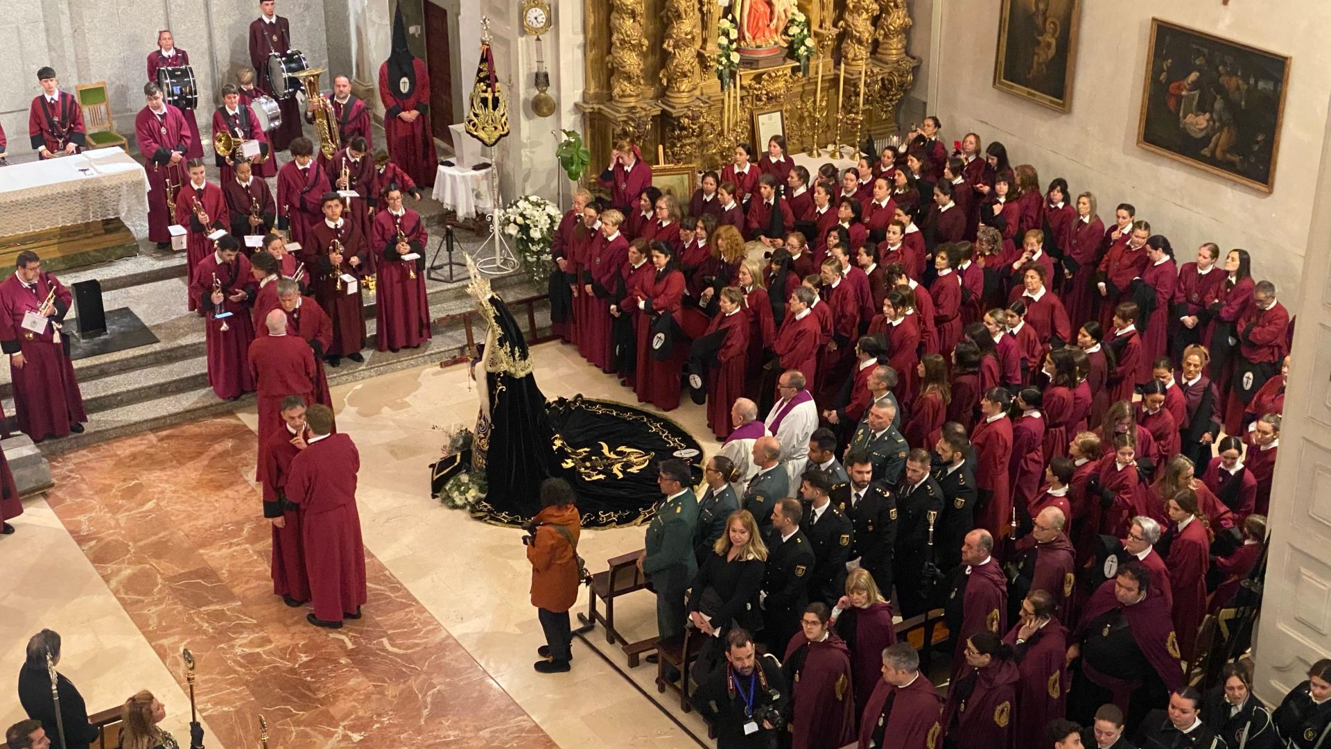 Las imágenes del acto del Desenclavo el Sábado Santo en León