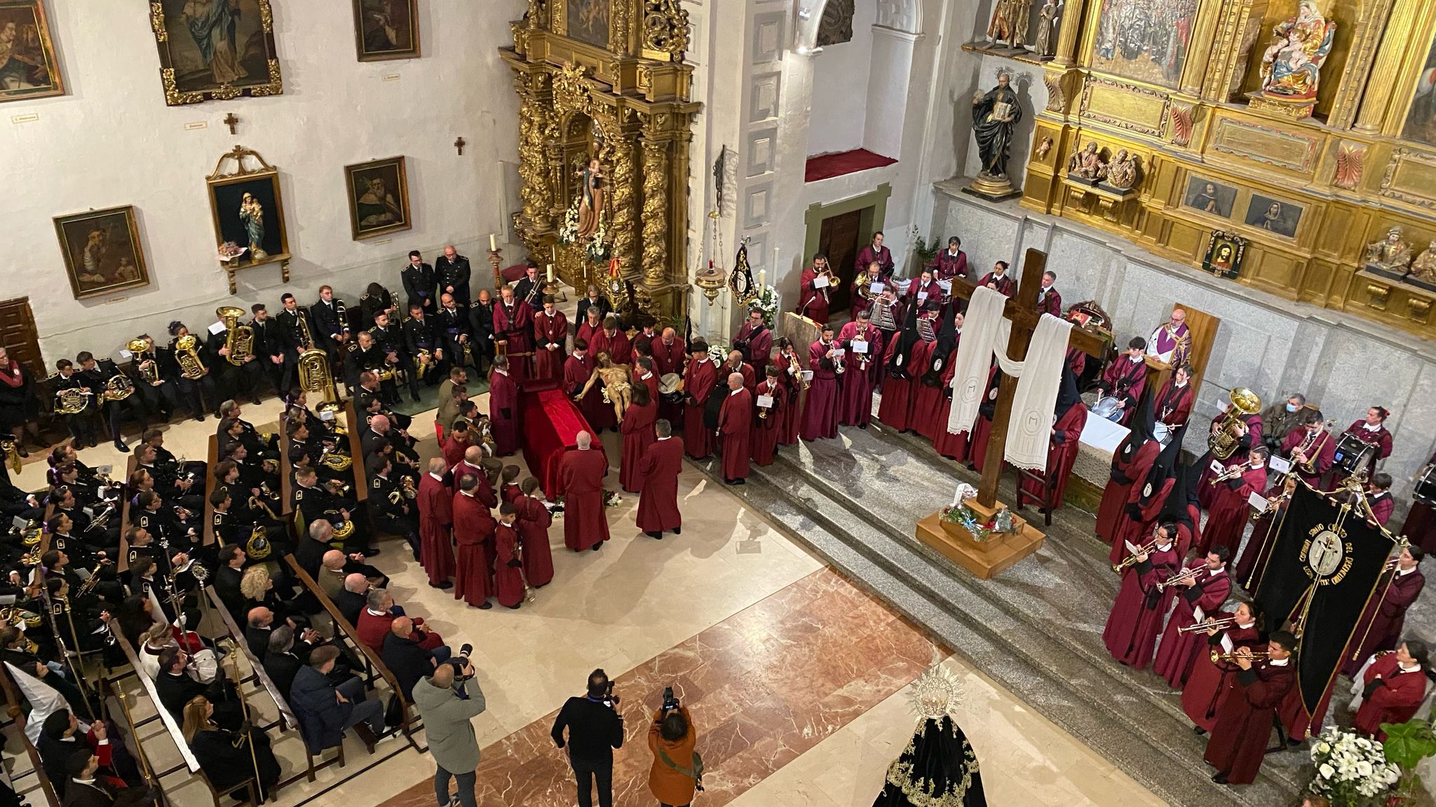Las imágenes del acto del Desenclavo el Sábado Santo en León