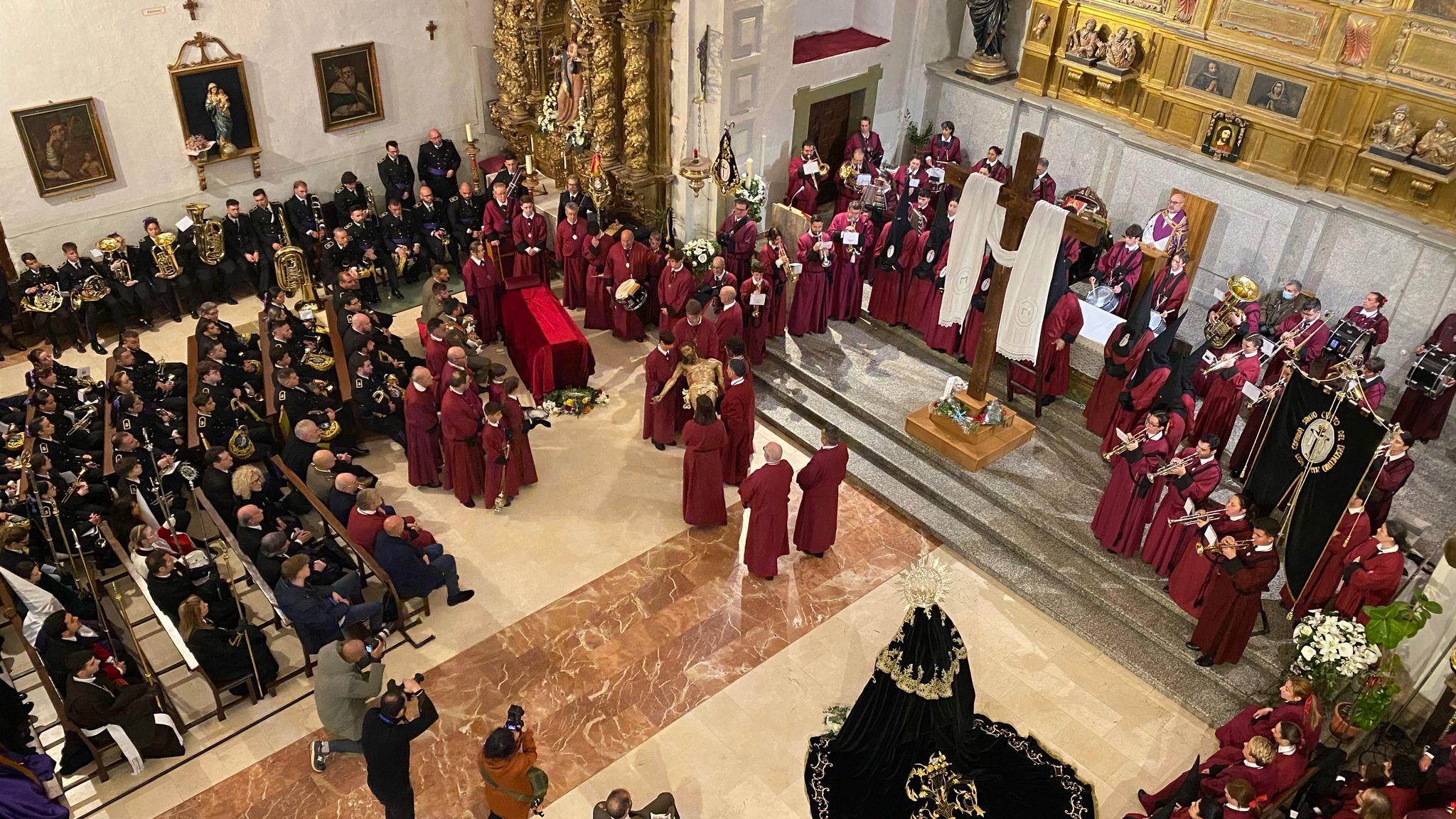 Las imágenes del acto del Desenclavo el Sábado Santo en León