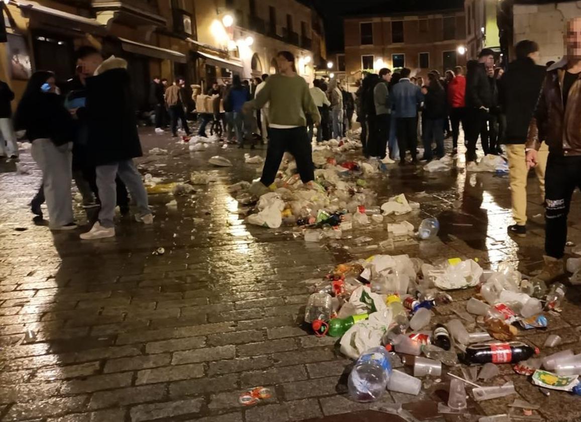 El «descontrol» de Jueves Santo enciende a cofradías y vecinos del Húmedo