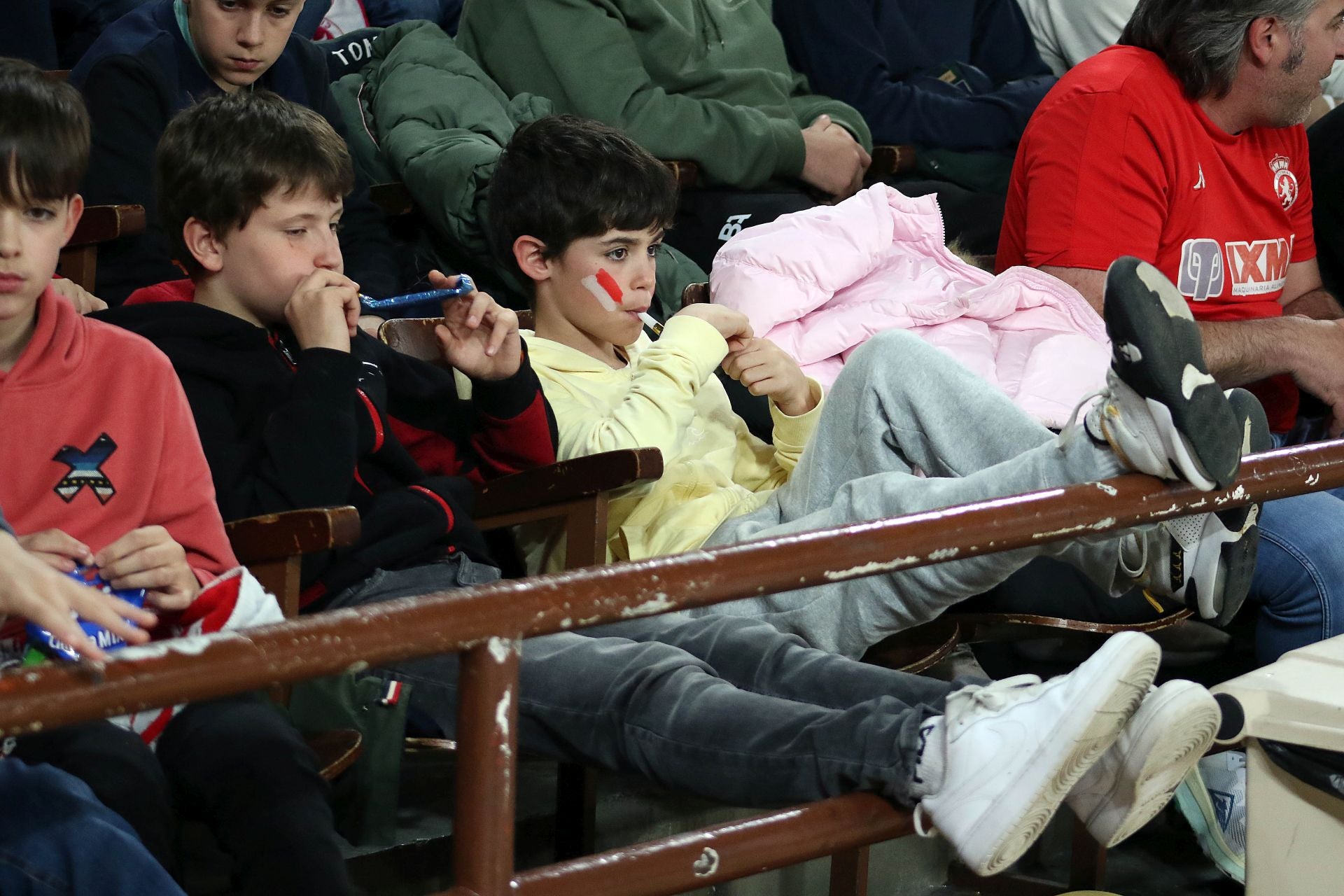 Las mejores imágenes del partido de baloncesto entre la Cultural y la Ponferradina