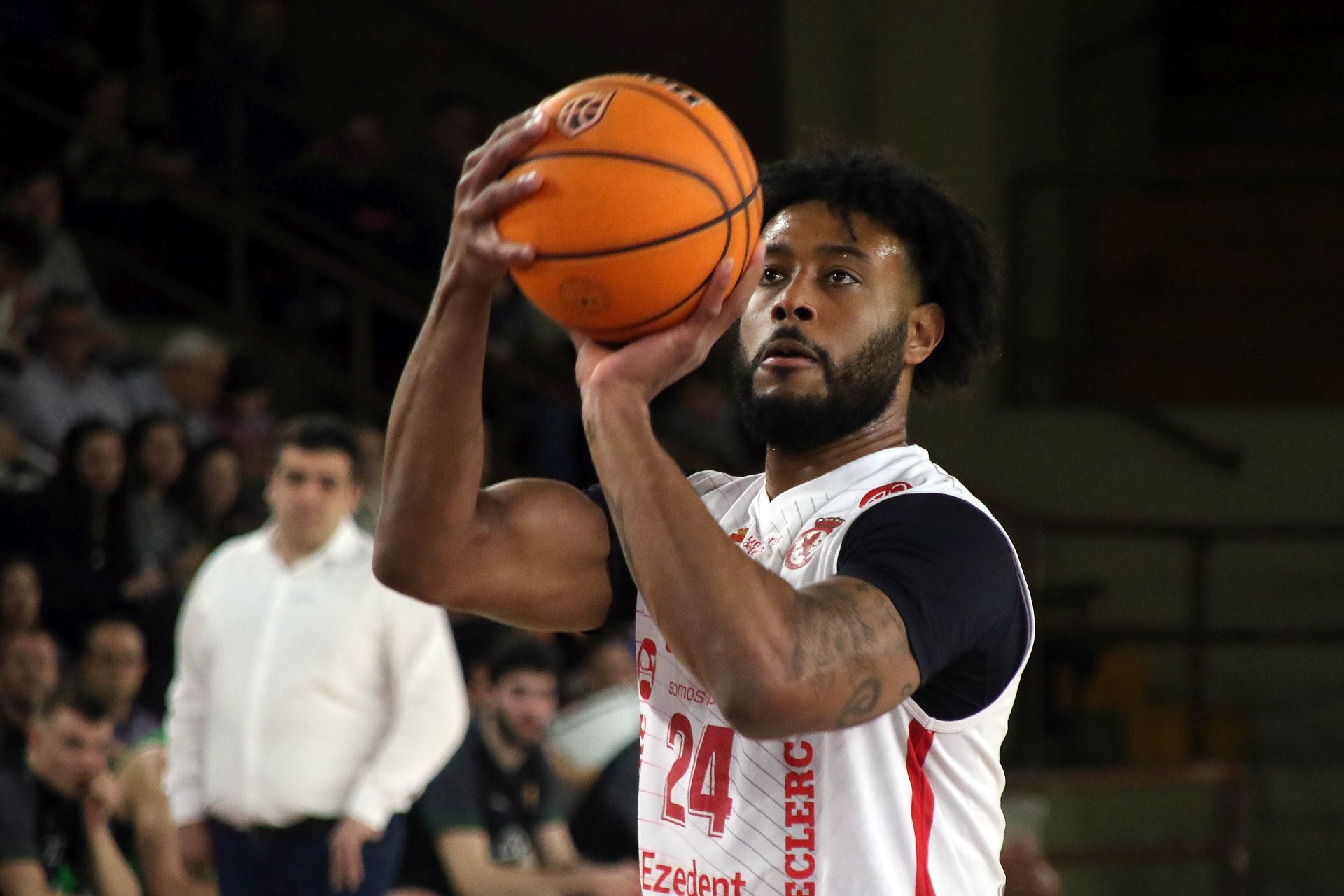 Las mejores imágenes del partido de baloncesto entre la Cultural y la Ponferradina