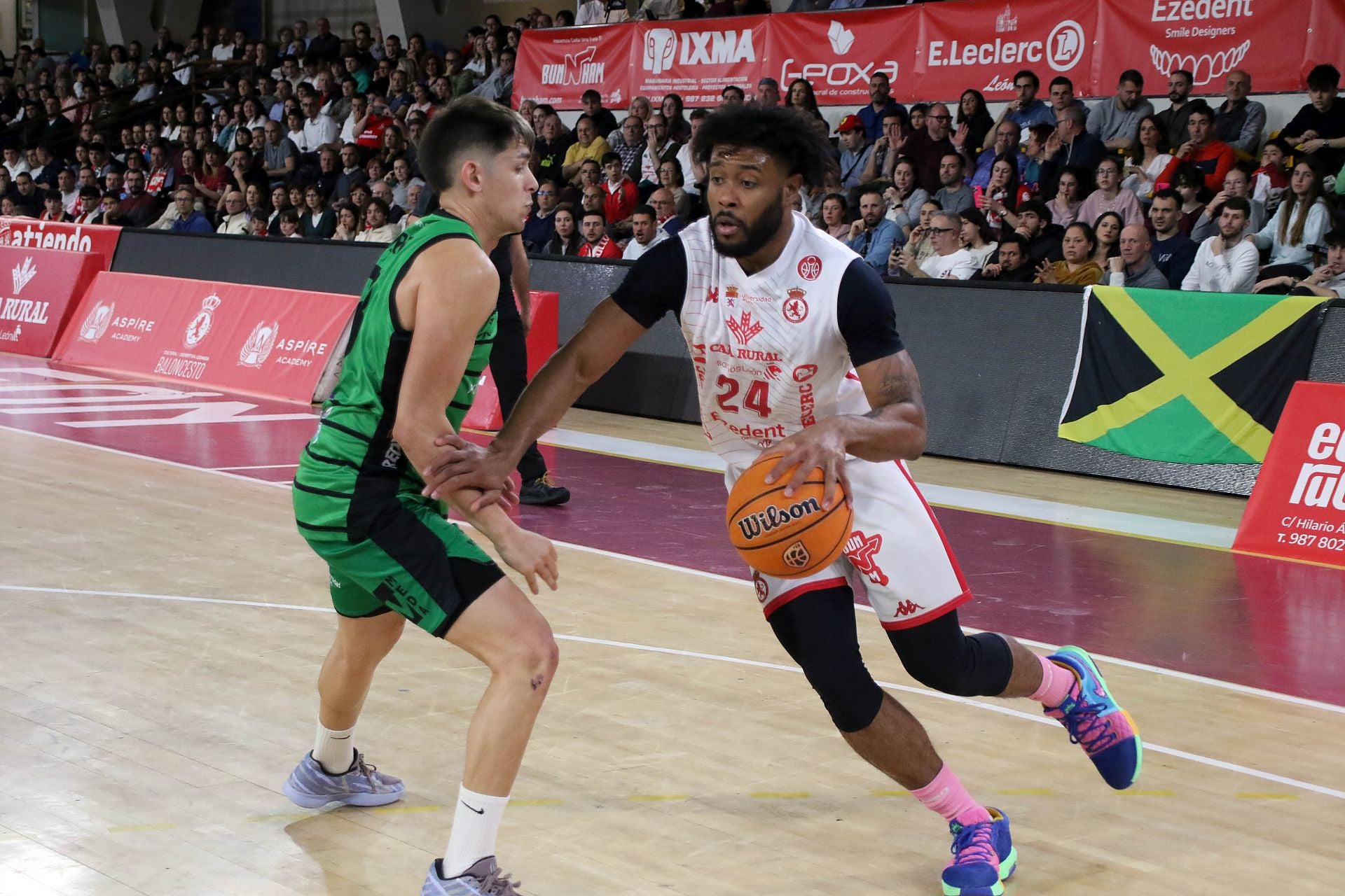 Las mejores imágenes del partido de baloncesto entre la Cultural y la Ponferradina