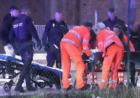 Vuelca un coche de la Policía Nacional con dos agentes