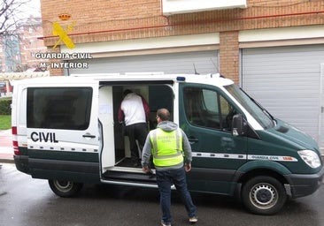 Clavan una navaja en el muslo a un joven en La Pola de Gordón