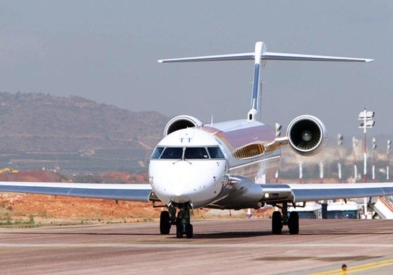 Avión de la flota de Air Nostrum aterrizando.