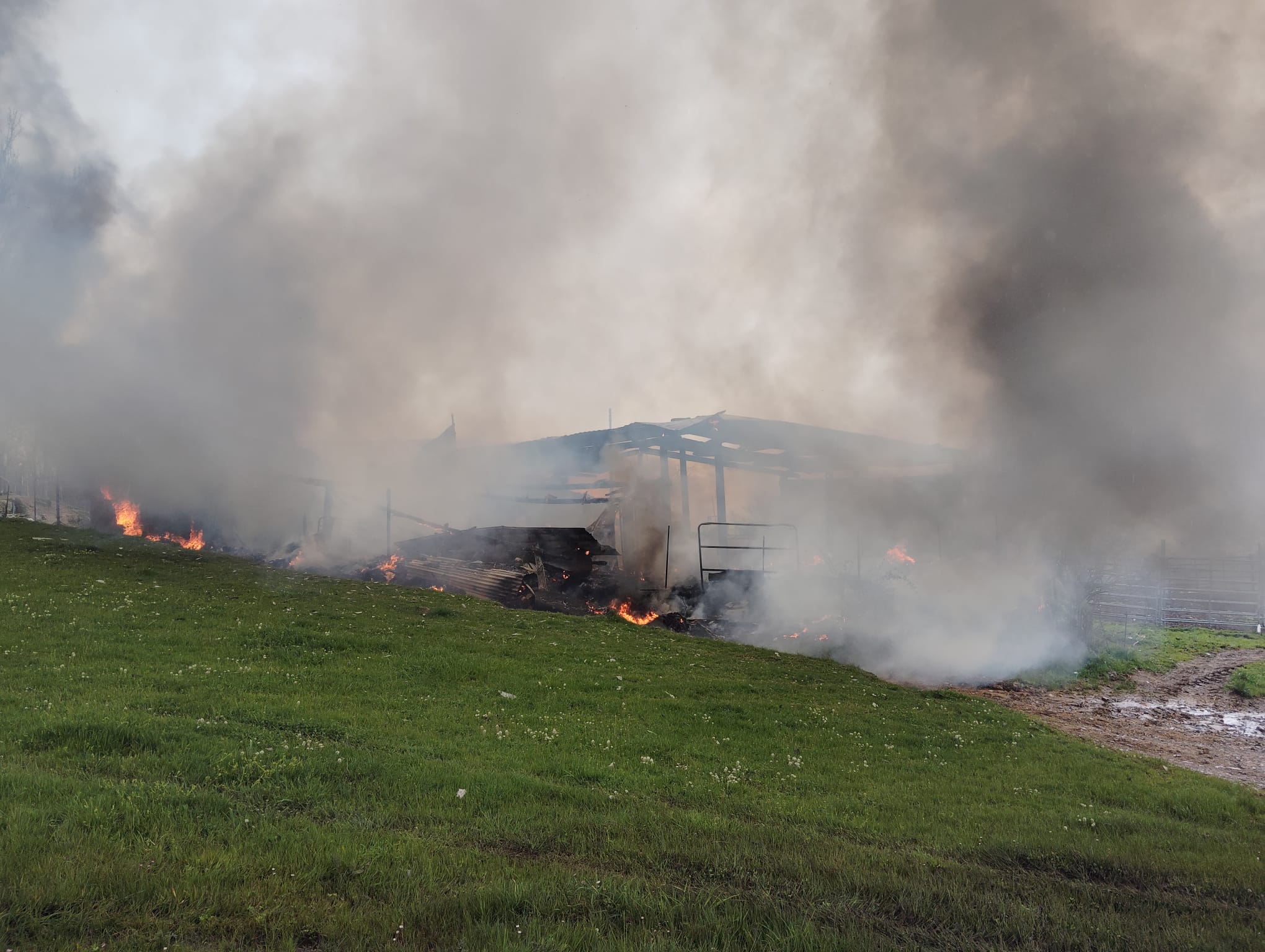 Imagen de la nave calcinada.