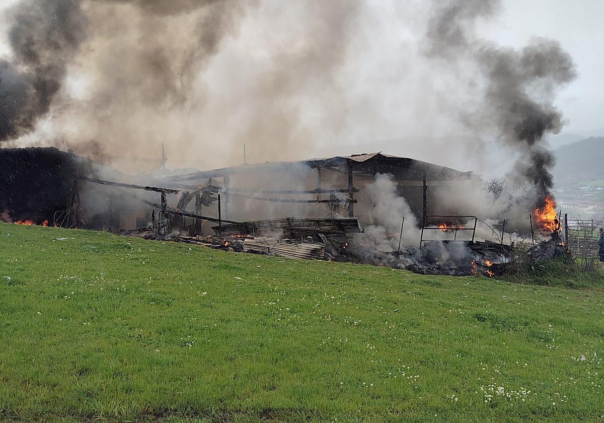 Imagen de la nave calcinada.