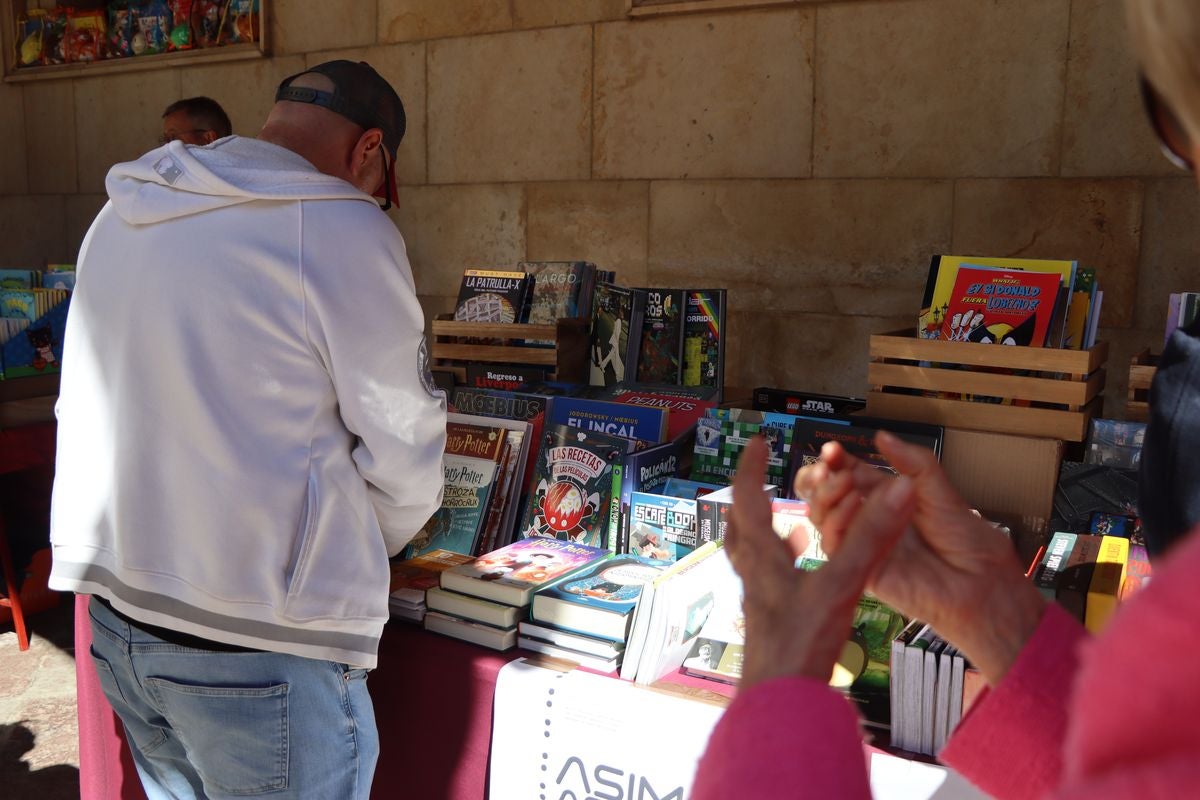 León celebra el Día del Libro