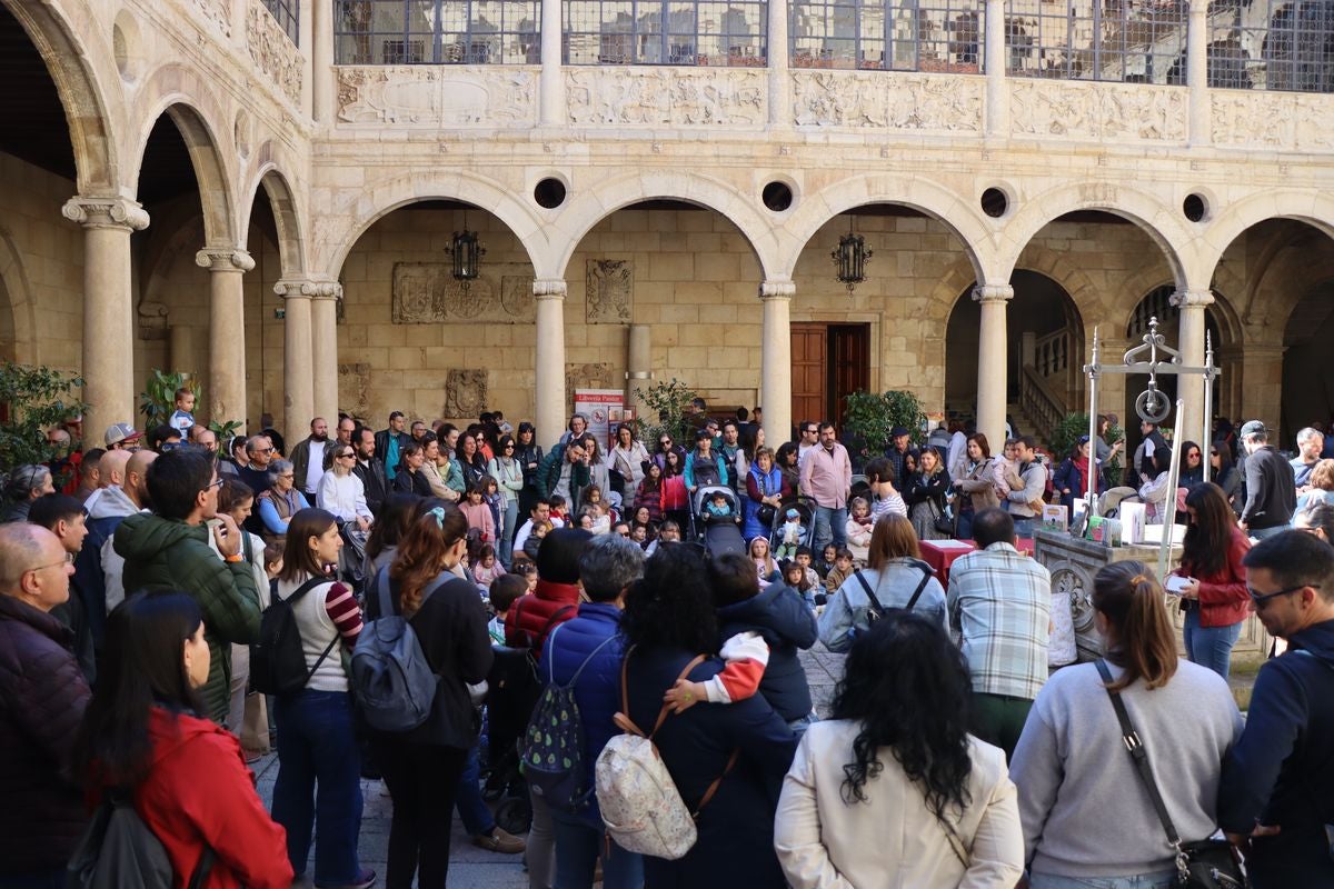 León celebra el Día del Libro
