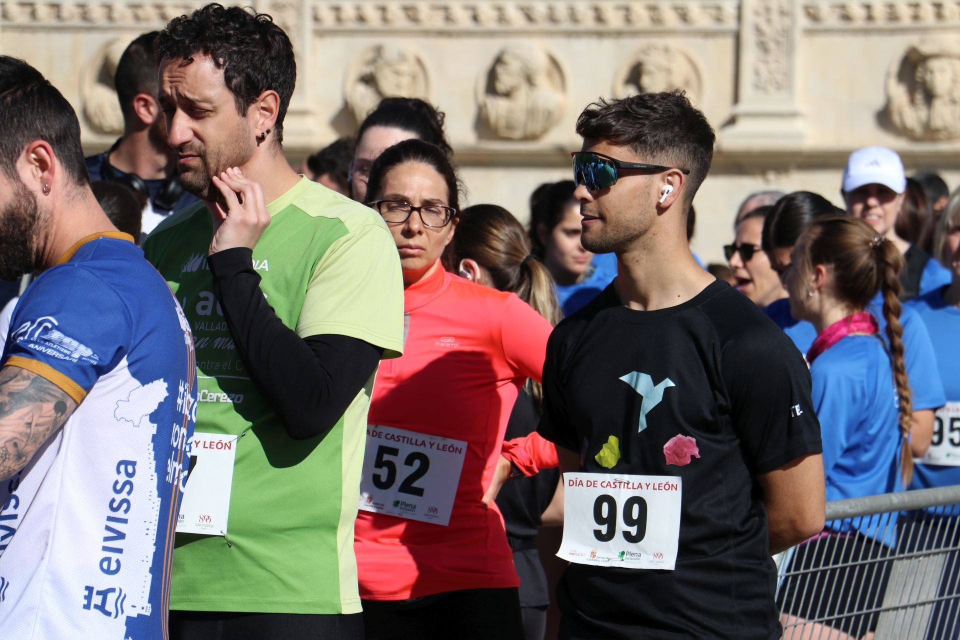 Las imágenes de la carrera solidaria por el día de la comunidad en León