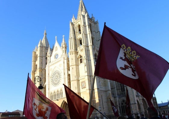 Acto de homenaje a los héroes leoneses de 1808.