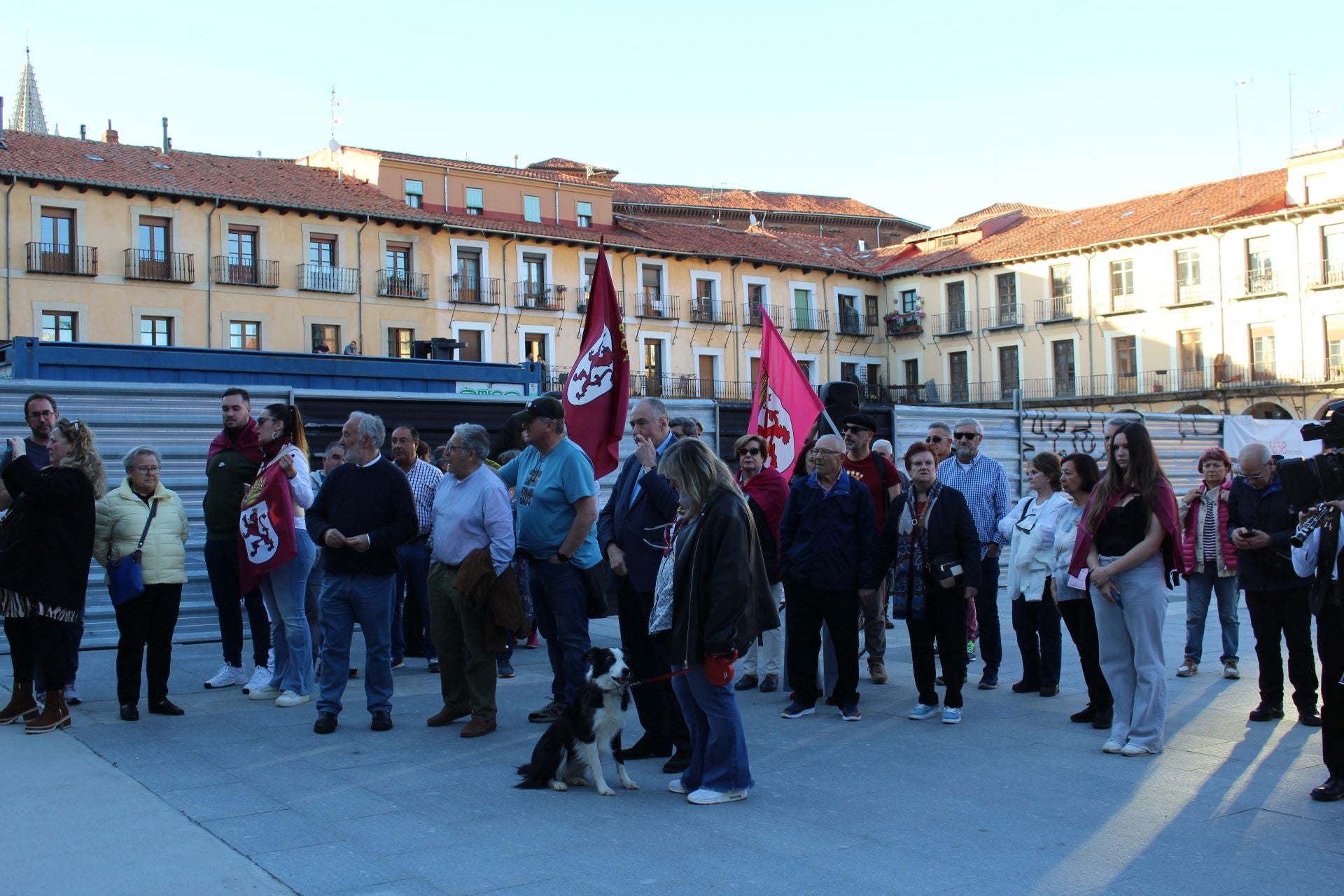 Homenaje a los Héroes Leoneses