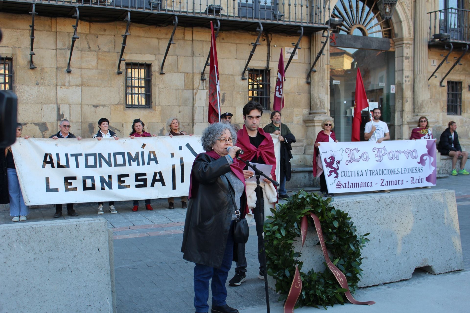 Homenaje a los Héroes Leoneses
